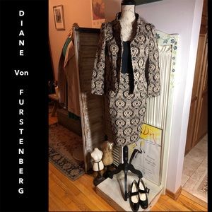 SZ 6/8- DIANE VON FURSTENBERG VINTAGE SKIRT SUIT
